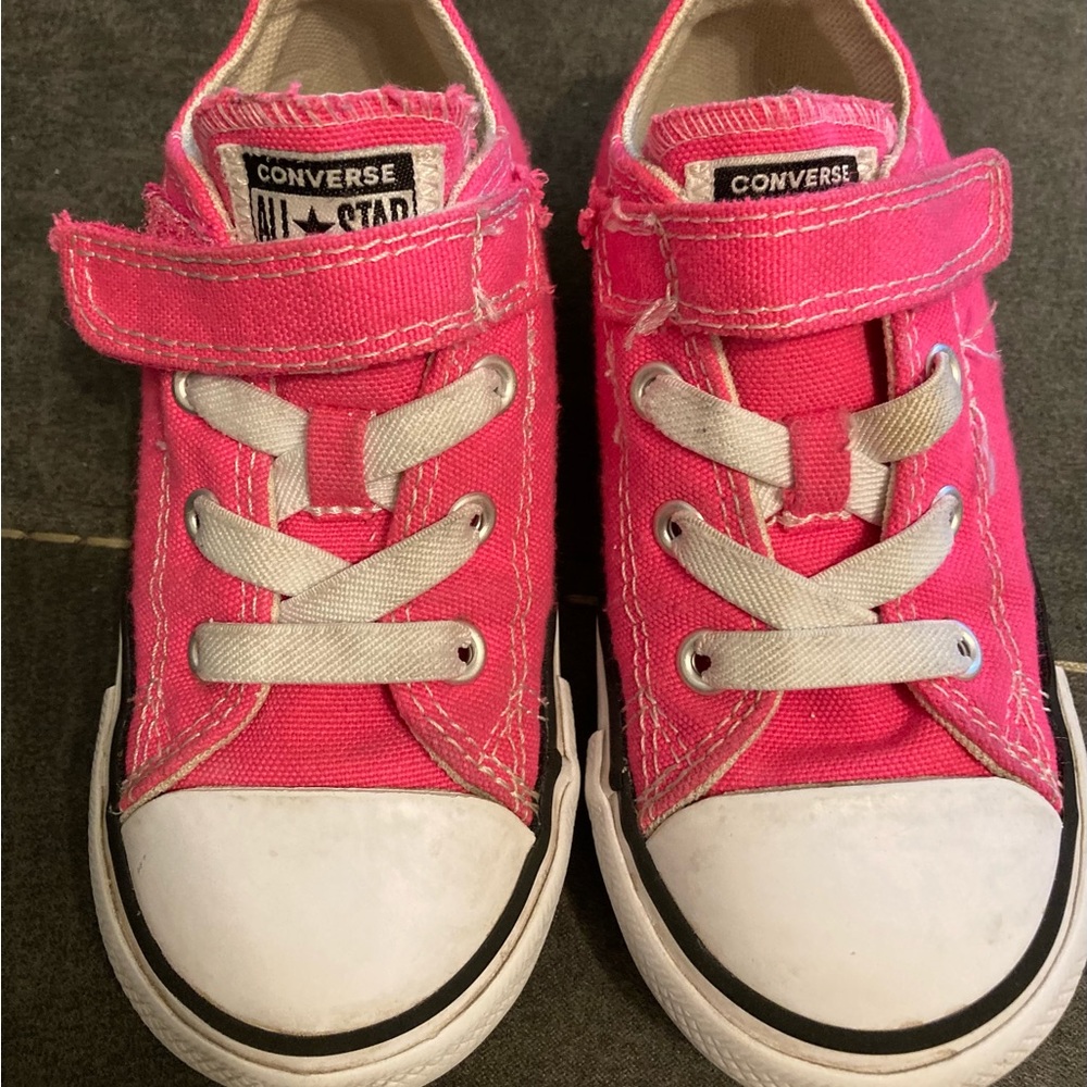 Toddler girls Converse. VGUC.